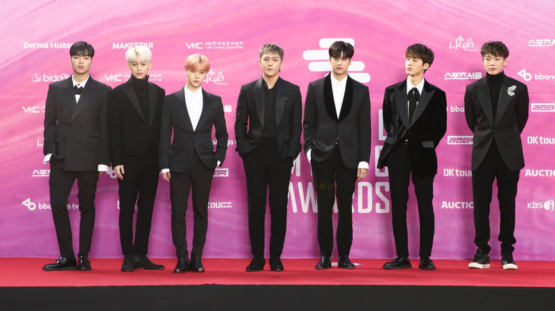 Illustration for article titled All the Debonair, Coordinated K-Pop Looks at the 2019 Seoul Music Awards